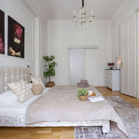 Timeless Elegant Apartment By Opera House Budapešť Exteriér fotografie