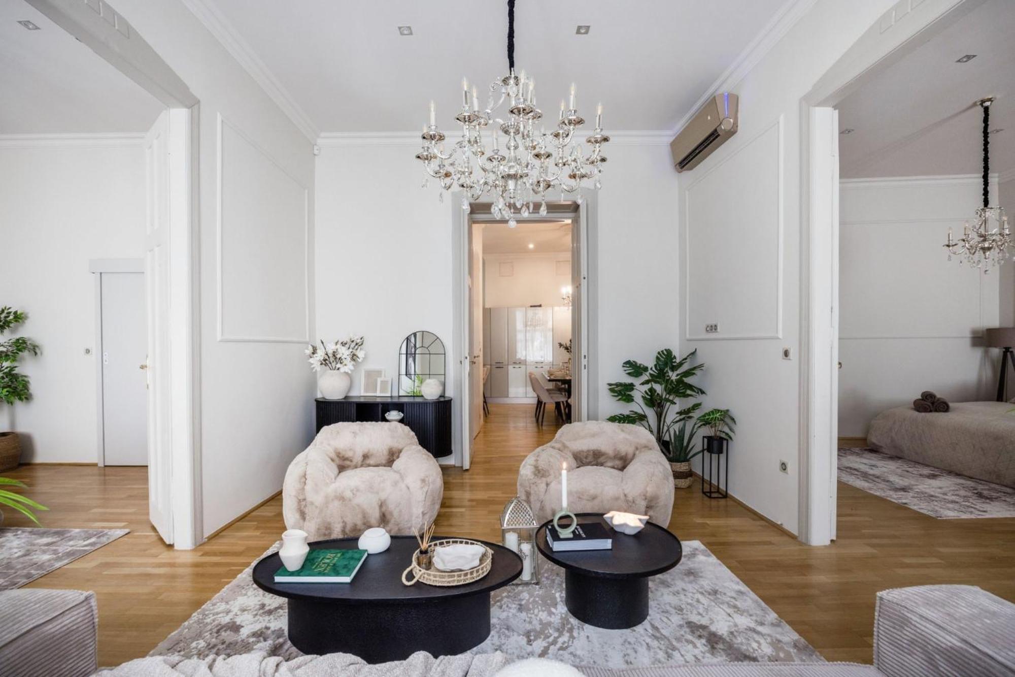 Timeless Elegant Apartment By Opera House Budapešť Exteriér fotografie